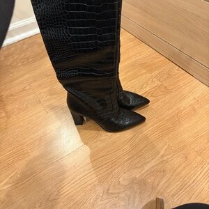 Elegant Black Croc-Embossed Heeled Boots